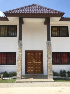 Tòa nhà nơi biệt thự tọa lạc