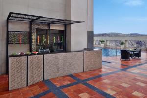 Bazén v ubytování Four Points by Sheraton Jaipur, City Square nebo v jeho okolí