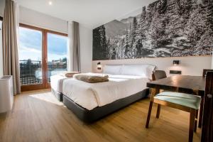Voodi või voodid majutusasutuse Hotel Llivia toas