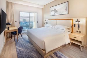 Voodi või voodid majutusasutuse Four Points by Sheraton Jeddah Corniche toas