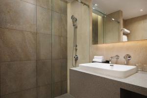Ein Badezimmer in der Unterkunft Four Points by Sheraton Kuala Lumpur, Chinatown