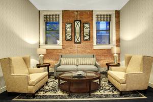 Posezení v ubytování Fairfield Inn & Suites by Marriott Keene Downtown