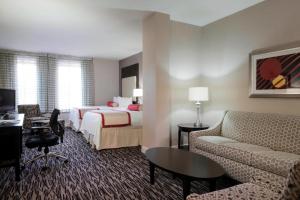 Postel nebo postele na pokoji v ubytování Fairfield Inn & Suites by Marriott Keene Downtown
