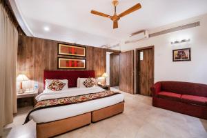 K C Residency Katra客房内的一张或多张床位