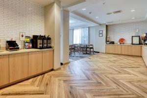Příslušenství pro přípravu čaje a kávy v ubytování Fairfield Inn & Suites Woodbridge