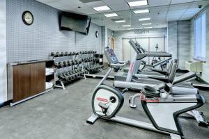 Fitness centrum a/nebo fitness zařízení v ubytování Fairfield Inn & Suites Woodbridge