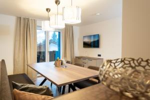 a dining room with a table and chairs at Appartements Kuckuck Leogang in Leogang