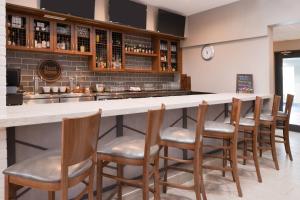 a bar with a row of chairs around it at Four Points By Sheraton Mount Prospect O’Hare in Mount Prospect +6 photos