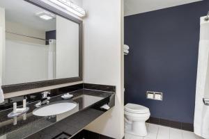Koupelna v ubytování Fairfield Inn & Suites by Marriott Houston Conroe