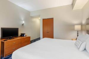 Postel nebo postele na pokoji v ubytování Fairfield Inn & Suites by Marriott Houston Conroe