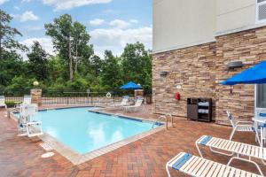 Bazén v ubytování Fairfield Inn & Suites by Marriott Houston Conroe nebo v jeho okolí