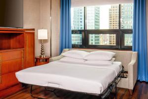 Postel nebo postele na pokoji v ubytování Four Points by Sheraton Midtown - Times Square