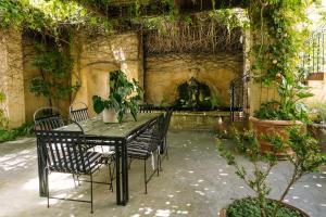 Auberge Burgundy Boutique Hotel & Spa外面的花园