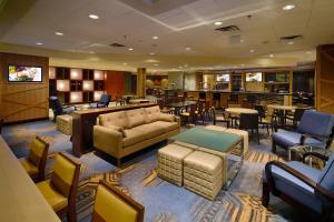 Posezení v ubytování Delta Hotels by Marriott Winnipeg