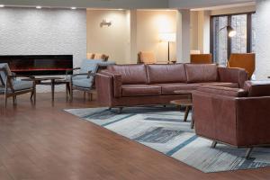 Posezení v ubytování Four Points by Sheraton Allentown Lehigh Valley