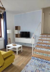 Μια τηλεόραση ή/και κέντρο ψυχαγωγίας στο Casa Vacanze Le 7 Scogliere