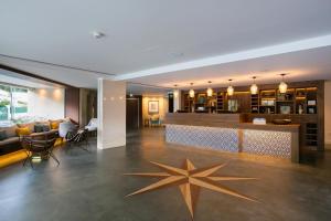אזור ישיבה ב-Four Points by Sheraton Sesimbra