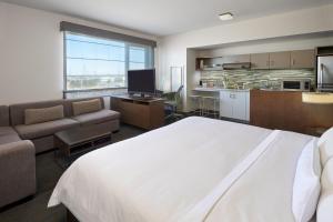 Cucina o angolo cottura di Element Vaughan Southwest