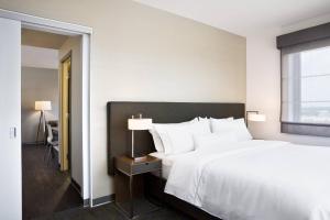 Letto o letti in una camera di Element Vaughan Southwest