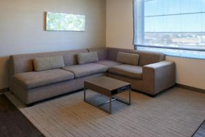 Area soggiorno di Element Vaughan Southwest