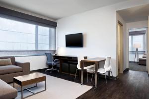 TV o dispositivi per l'intrattenimento presso Element Vaughan Southwest