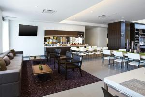 Area soggiorno di Element Vaughan Southwest