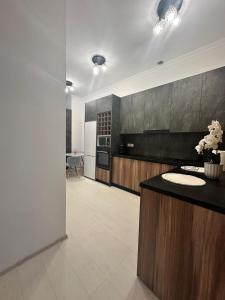 a kitchen with a black counter top in a room at Glamorous Two in Brăila +9 photos
