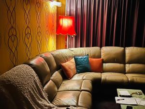 The Lazy Frog Cottage的休息区