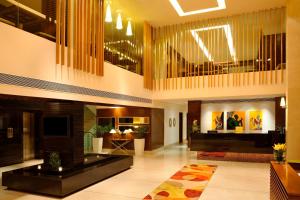 Zona de estar de Four Points by Sheraton Ahmedabad