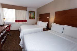 Letto o letti in una camera di Four Points by Sheraton Queretaro Norte