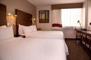 Letto o letti in una camera di Four Points by Sheraton Queretaro Norte