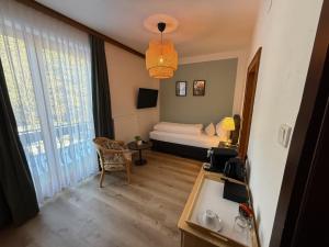 Postel nebo postele na pokoji v ubytování Hotel Berghof + 37 fotografií