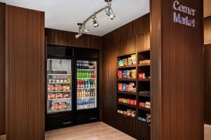 Supermarket nebo jiné obchody v  hotelu nebo okolí