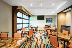 TV a/nebo společenská místnost v ubytování Fairfield Inn & Suites by Marriott Van