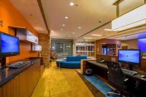TV a/nebo společenská místnost v ubytování Fairfield Inn & Suites by Marriott Provo Orem