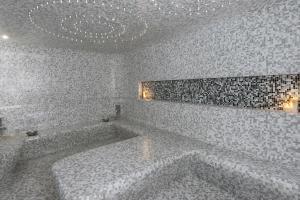Un baño de Four Points by Sheraton Doha