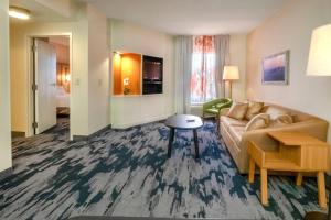 Khu vực ghế ngồi tại Fairfield Inn by Marriott Hazleton