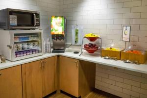 Nhà bếp/bếp nhỏ tại Fairfield Inn by Marriott Hazleton