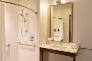 Bilik mandi di Four Points by Sheraton Coral Gables