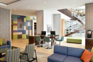 Posezení v ubytování Four Points by Sheraton Coral Gables