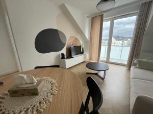 a living room with a table and a couch at White House art-apartamenty in Zielona Góra