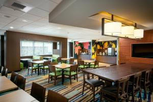 Restaurace v ubytování Fairfield Inn & Suites by Marriott Tacoma DuPont