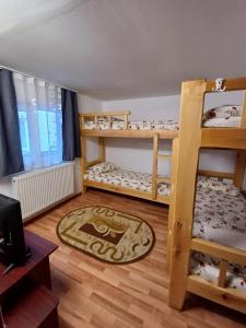 Ένα ή περισσότερα κρεβάτια σε δωμάτιο στο Cabana FARA NUME