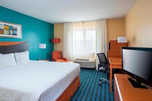 TV a/nebo společenská místnost v ubytování Fairfield Inn & Suites Tyler