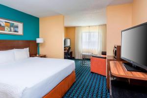 TV a/nebo společenská místnost v ubytování Fairfield Inn & Suites Tyler