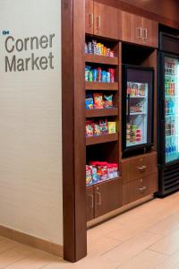 Supermarket nebo jiné obchody v  hotelu nebo okolí