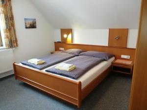 a bedroom with a bed with two towels on it at Gästehaus Eßl in Mariapfarr