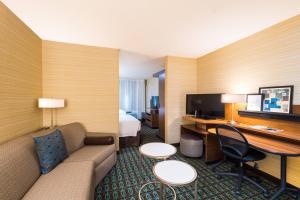 TV/Unterhaltungsangebot in der Unterkunft Fairfield by Marriott Inn & Suites Uncasville Mohegan Sun Area