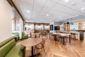Restaurace v ubytování Fairfield Inn & Suites by Marriott Gainesville I-35