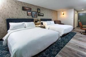 מיטה או מיטות בחדר ב-Four Points by Sheraton Appleton